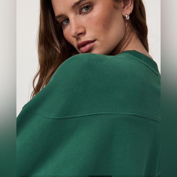 Vuori Sedona Weekender Crew Sweatshirt in Viridian green - Picture 2 of 7